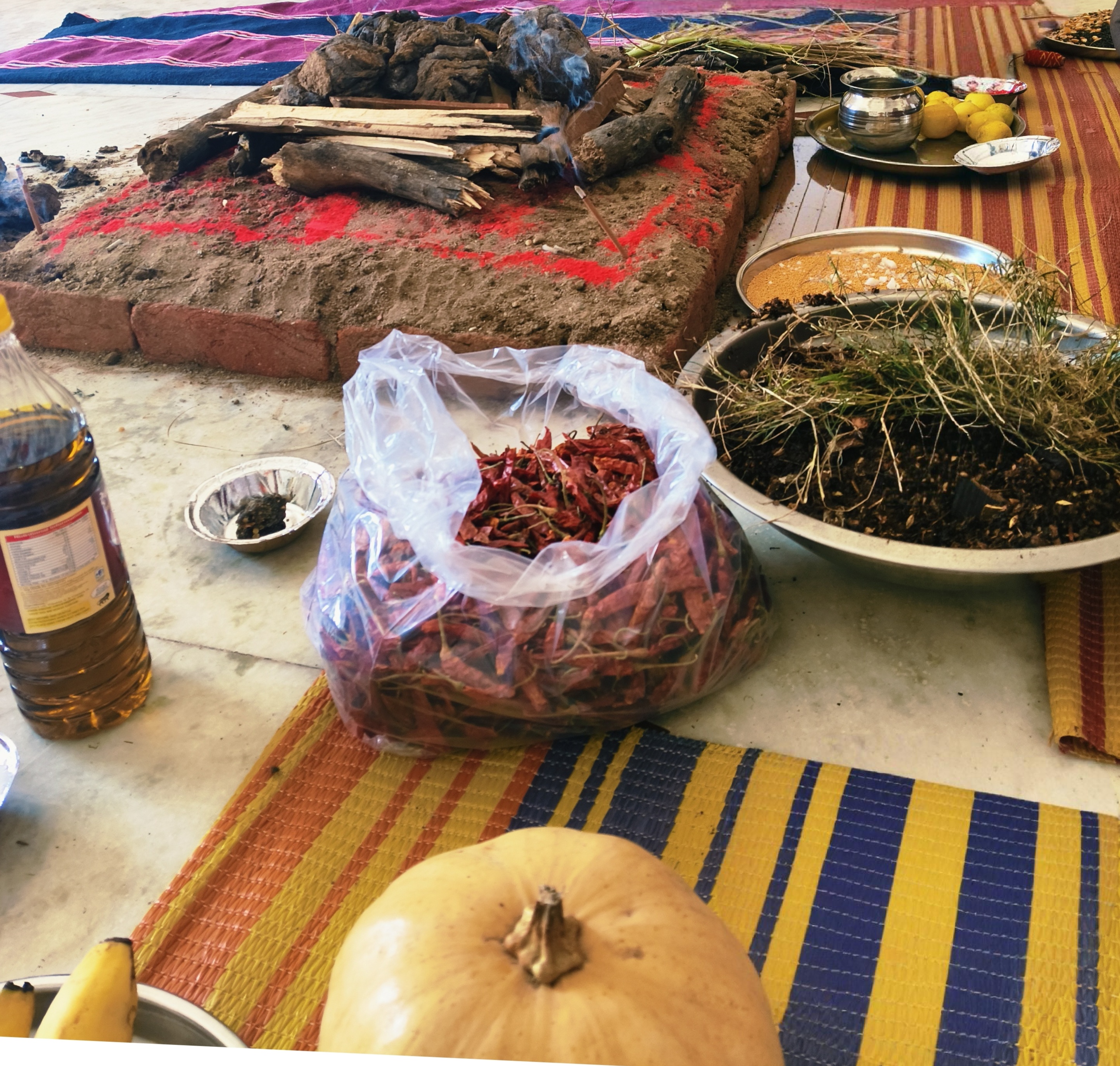 वास्तु हवन वे लाल मिर्च हवन 